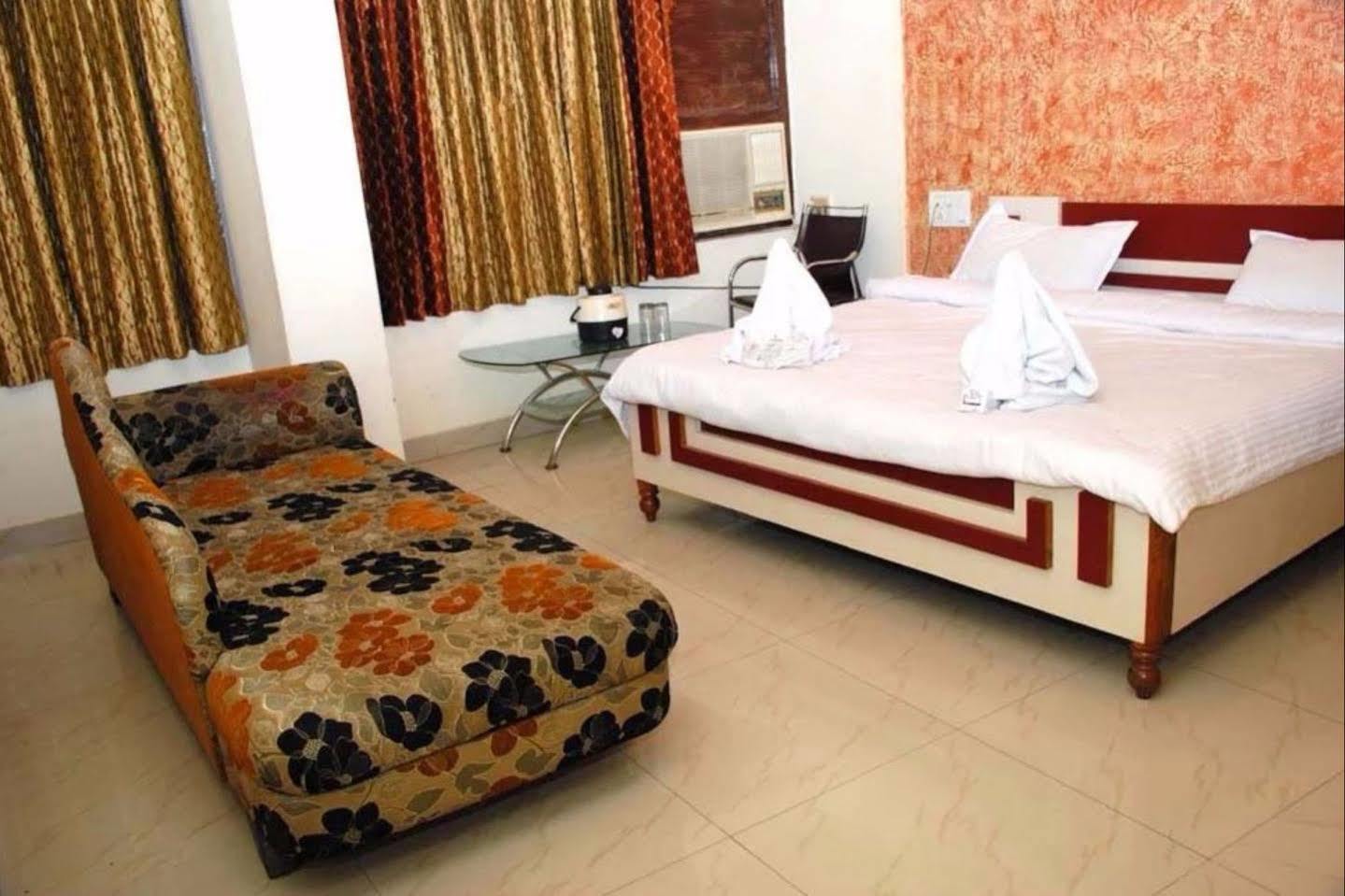 Hotel Sobhraj Аджмер Экстерьер фото